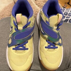 Size 6Y Nike Team Hustle Luminous Green Ultramarine Kid Basketball FN6676-300